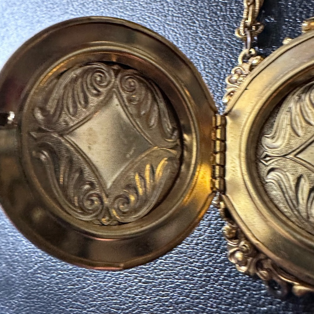 3- FLORENZA Vtge. FILIGREE XL slide LOCKET VICTORIAN REVIVAL SIGNED 24” chain - Picture 9 of 14